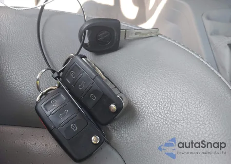 2006 Volkswagen New Beetle 2.5 из США, поврежденный, VIN 3VWPW31C86M401029